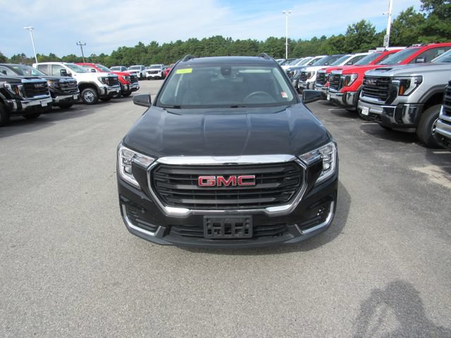 Certified 2022 GMC Terrain SLE w/ Driver Convenience Package AWD/4WD image 2