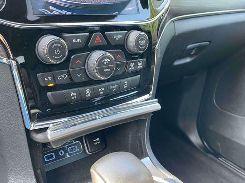 Used 2020 Jeep Grand Cherokee Limited AWD/4WD image 30