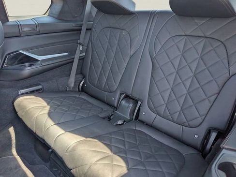 Used 2023 BMW X7 xDrive40i w/ M Sport Package AWD/4WD image 11