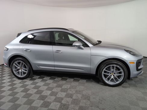 Used 2025 Porsche Macan image 9