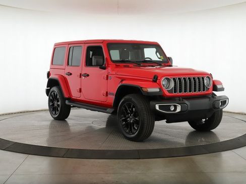 Used 2025 Jeep Wrangler Unlimited Sahara image 2