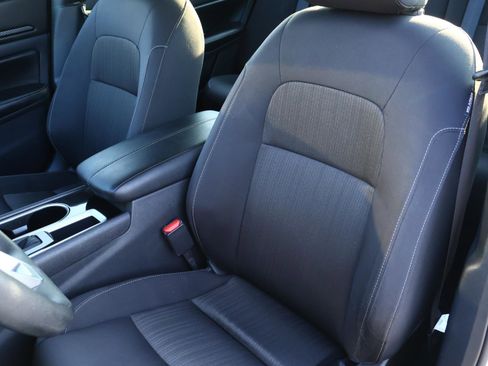 Used 2024 Nissan Altima 2.5 SV image 11