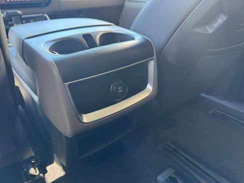 Used 2026 Kia Carnival FWD image 24