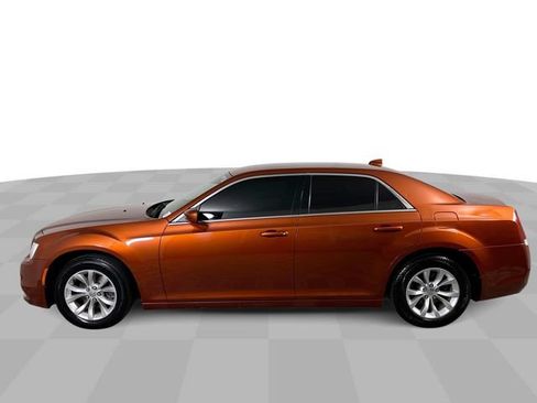 Used 2021 Chrysler 300 Touring RWD image 5