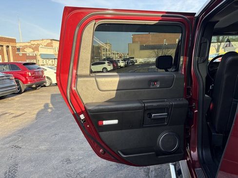 Used 2005 HUMMER H2 SUT w/ Preferred Equipment Group AWD/4WD image 30