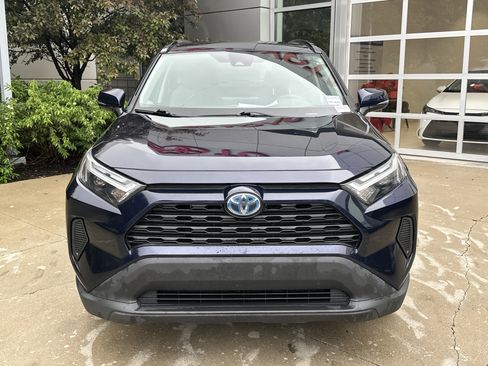 Used 2022 Toyota RAV4 XLE AWD/4WD image 5