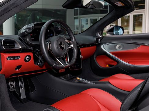 Used 2025 McLaren Artura Spider image 36