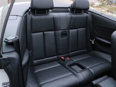 Used 2013 BMW 135i Convertible image 21