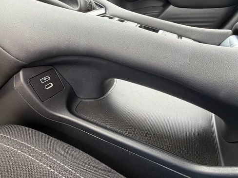 Used 2024 Honda HR-V LX image 9