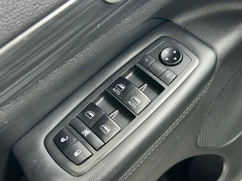 Used 2019 Jeep Grand Cherokee Laredo image 41