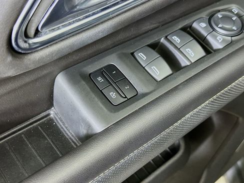 Used 2021 GMC Yukon XL SLT w/ SLT Premium Package image 22