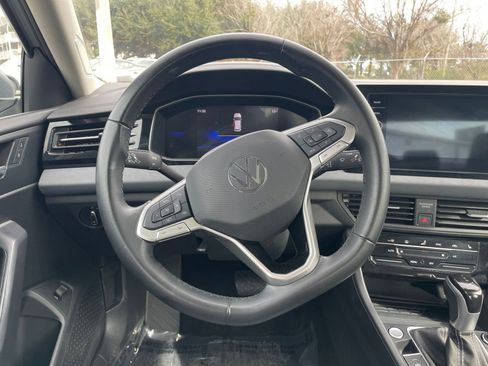 Used 2025 Volkswagen Jetta SE image 27