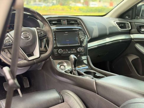 Used 2017 Nissan Maxima SR w/ Midnight Edition FWD image 11