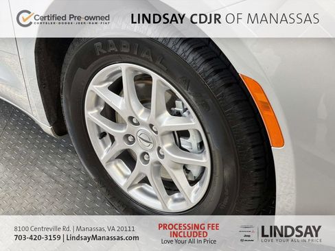 Used 2024 Chrysler Pacifica Touring-L FWD image 11