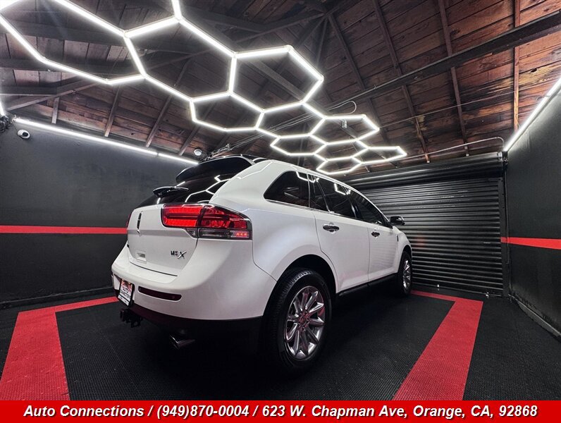 Used 2013 Lincoln MKX FWD image 3
