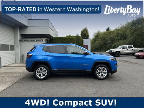 Used 2025 Jeep Compass Latitude image 4