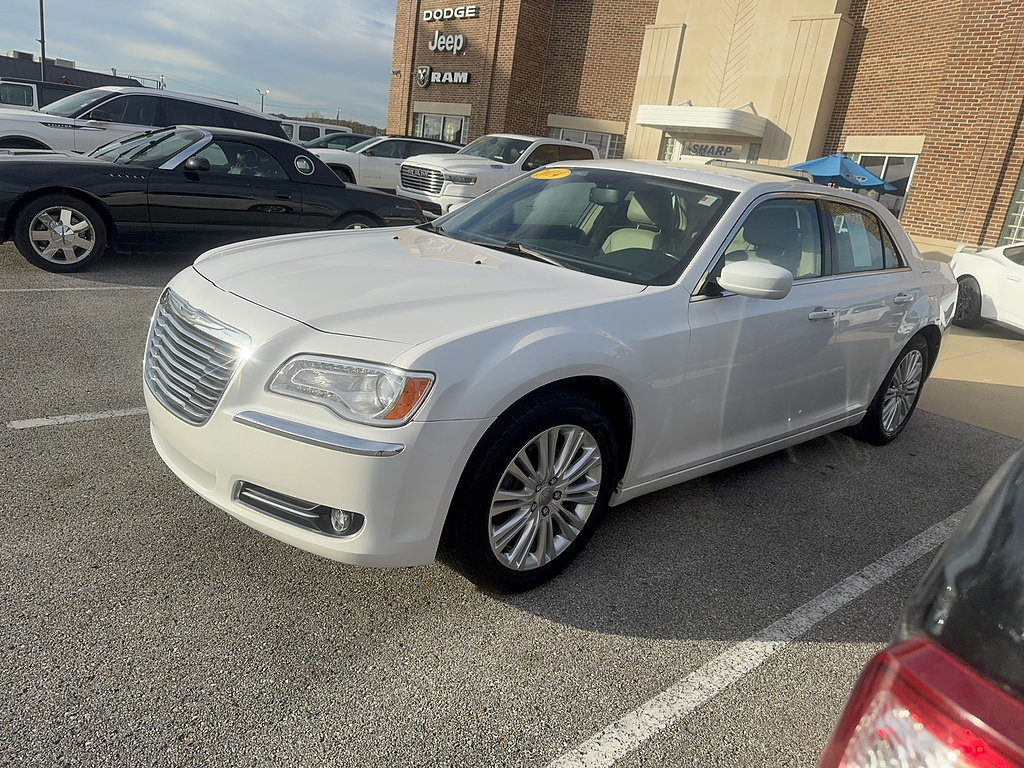Used 2014 Chrysler 300 AWD w/ Driver Convenience Group image 3