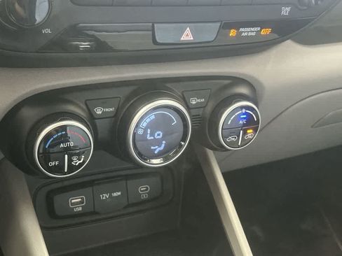Used 2023 Hyundai Venue SEL FWD image 21