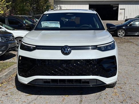 New 2026 Volkswagen Tiguan SE R-Line image 3