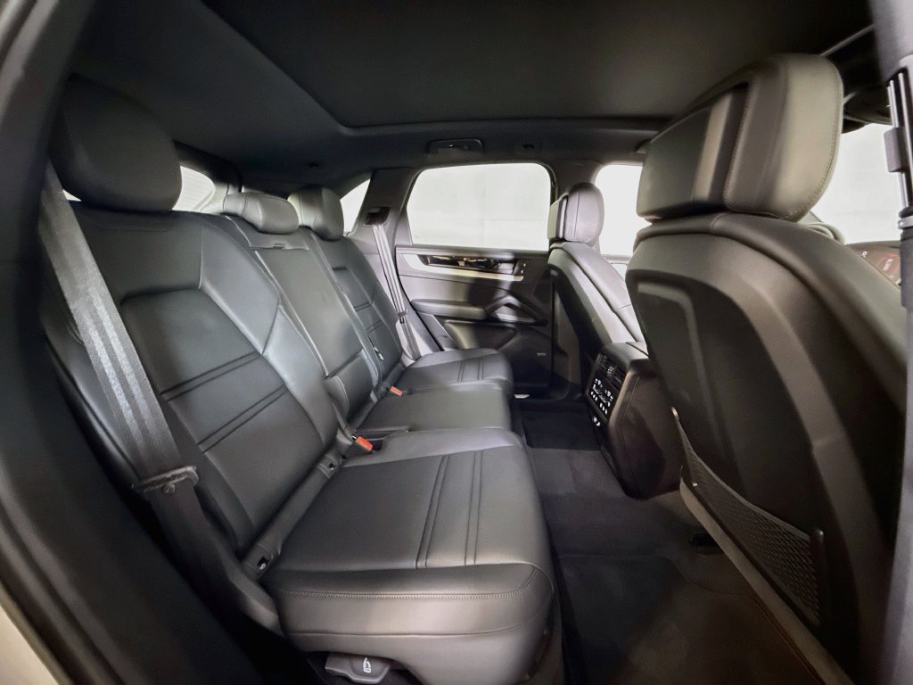 Certified 2025 Porsche Cayenne AWD/4WD image 19