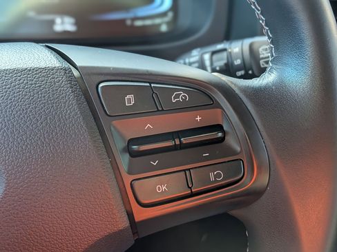 Used 2024 Hyundai Venue SEL image 23