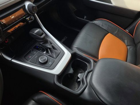 Used 2020 Toyota RAV4 XLE image 19