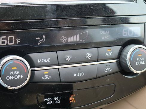 Used 2019 Nissan Rogue SL w/ Premium Package FWD image 15