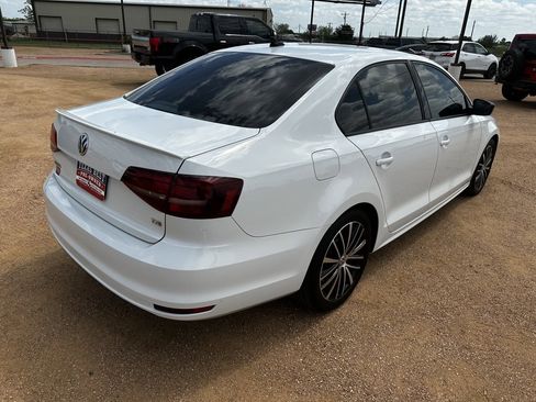 Used 2016 Volkswagen Jetta Sport image 5