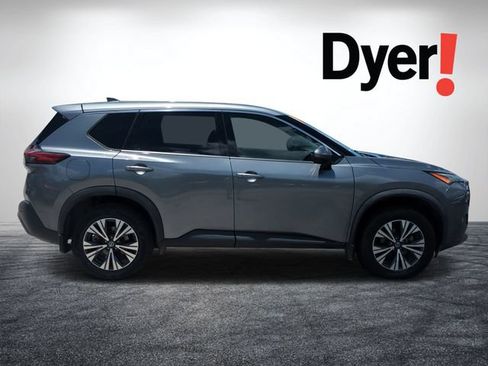 Used 2021 Nissan Rogue SV FWD image 2