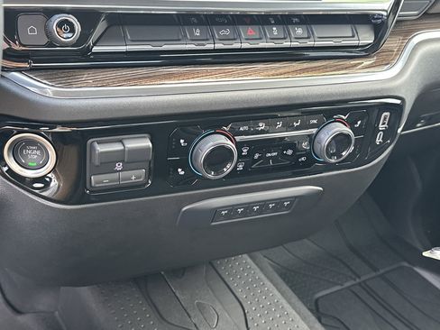 Used 2025 Chevrolet Silverado 2500 LT w/ Convenience Package image 23