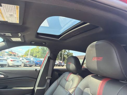 Certified 2024 Chevrolet Trax RS w/ Sunroof Package FWD image 8