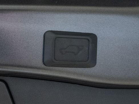 Used 2020 Toyota RAV4 XLE w/ Convenience Package image 35