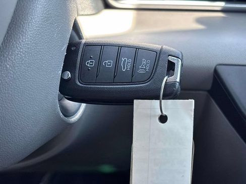 Certified 2025 Hyundai Elantra SE FWD image 25