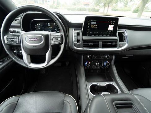 Used 2023 GMC Yukon SLT w/ SLT Luxury Package image 16