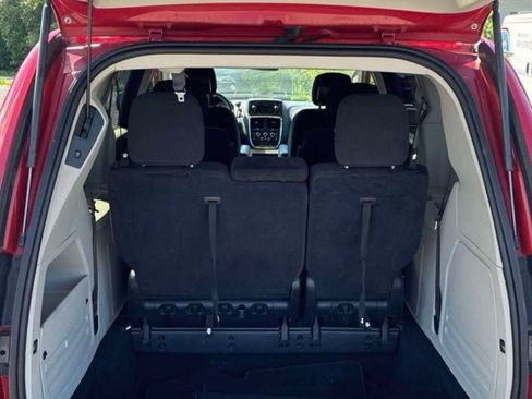 Used 2016 Dodge Grand Caravan SXT w/ Rear Park Assist Package FWD image 5