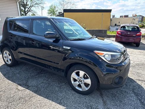 Used 2017 Kia Soul FWD image 2
