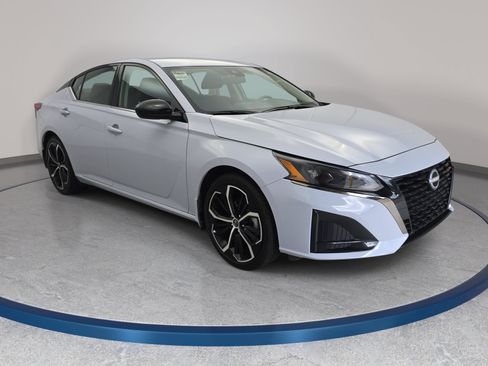 Certified 2025 Nissan Altima 2.5 SR FWD image 3