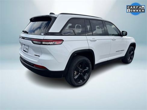 Used 2023 Jeep Grand Cherokee Limited w/ Black Appearance Package image 4