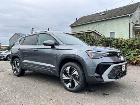 New 2025 Volkswagen Taos SE image 2