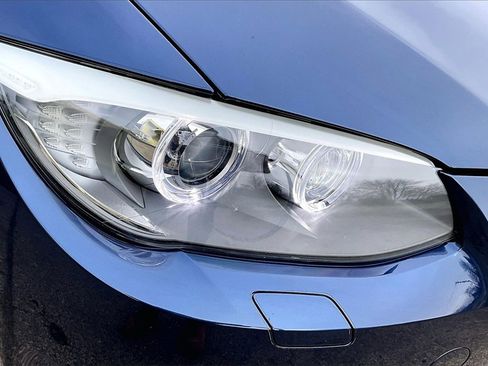 Used 2011 BMW 335i Convertible image 28