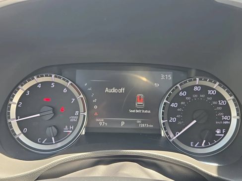 Used 2023 Toyota Highlander XLE FWD image 22