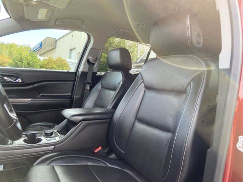 Used 2023 GMC Acadia SLT image 23