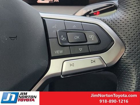 Used 2025 Volkswagen Tiguan SE R-Line AWD/4WD image 28