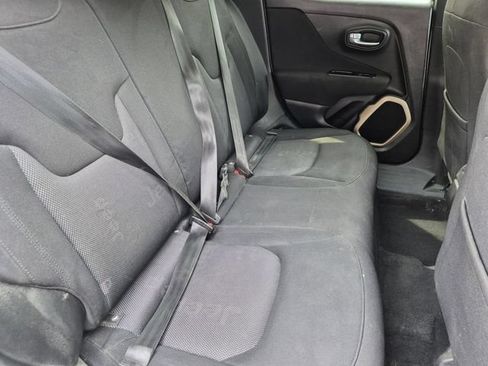 Used 2017 Jeep Renegade Latitude FWD image 27