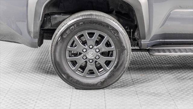 Used 2025 Toyota 4Runner SR5 AWD/4WD image 32