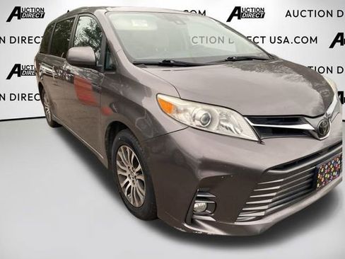 Used 2018 Toyota Sienna XLE Premium image 23