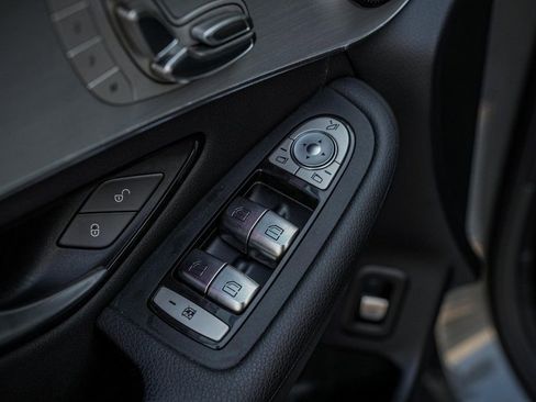 Used 2021 Mercedes-Benz GLC 300 w/ Premium Package image 28