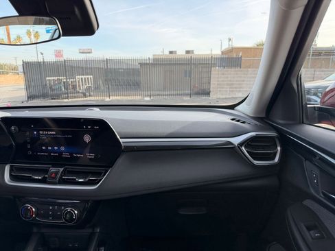 Used 2025 Chevrolet TrailBlazer LT image 33