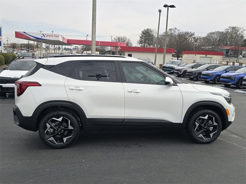 New 2026 Kia Seltos S image 2