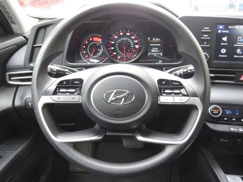 Used 2022 Hyundai Elantra SEL image 20